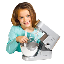Load image into Gallery viewer, Little ones love to copy Mummy and Daddy and help out in the kitchen.  Now your child can feel exactly like a grown-up with this fantastic realistic Kenwood Mixer.  They can have some real baking fun with this working Kenwood Mixer, recipe book and spatula.  Let's lift up the arm and insert the "K" beater or whisk to combine ingredients for pancakes, omelettes or cakes.  Let's use the hand lever, or one of the 2 battery-operated speeds to mix-up tasty treats in the kitchen, anytime!